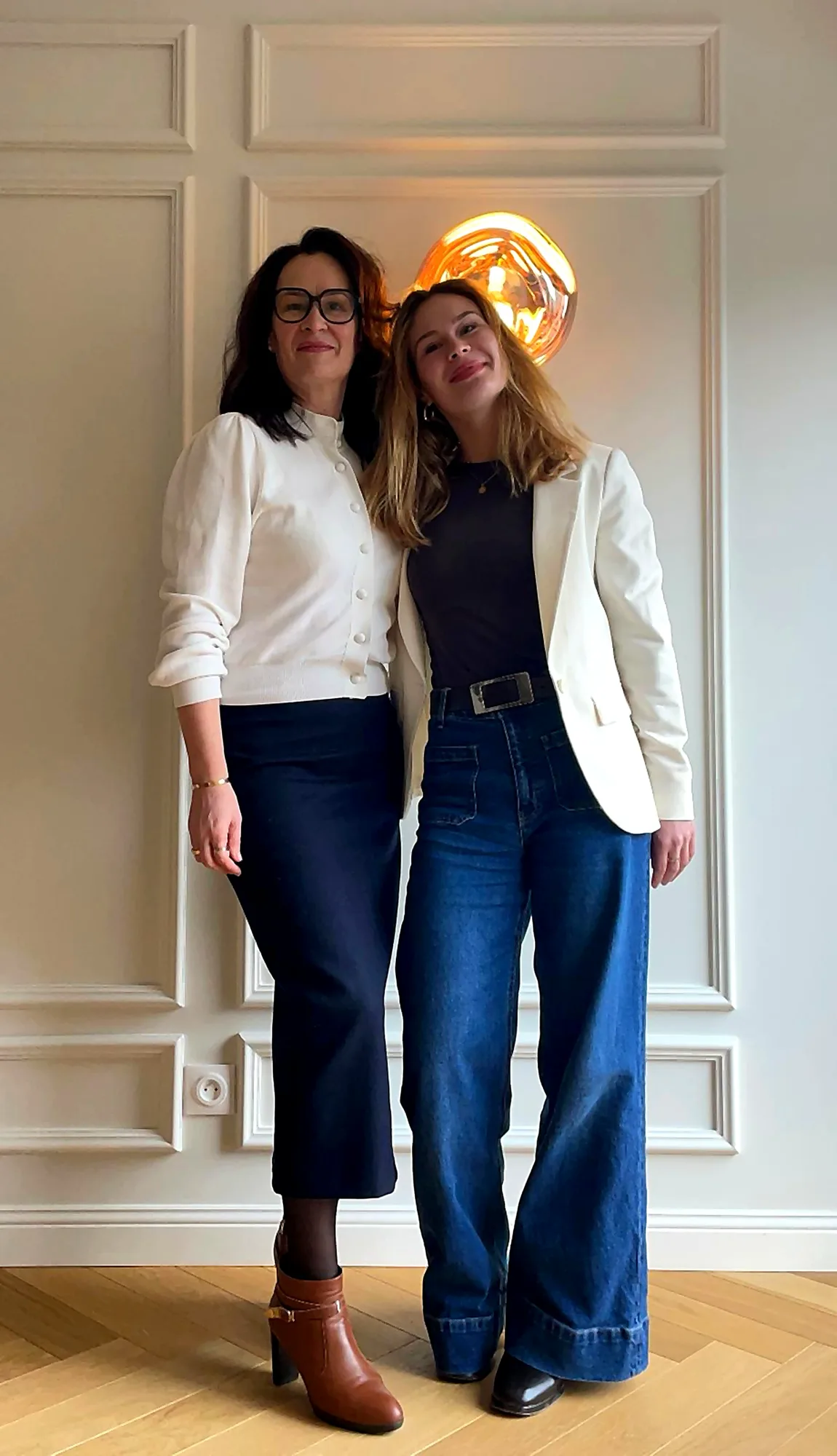 Sylvie et Océane dans les locaux de l'agence